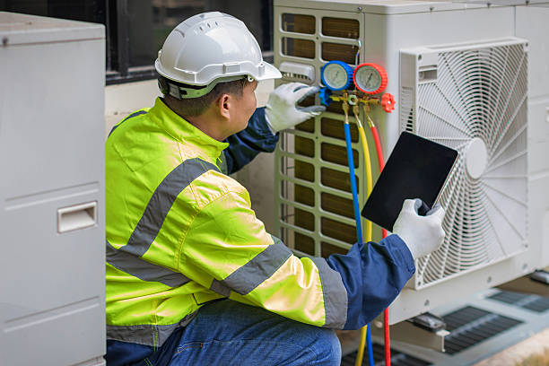 Professional Hvac technician working in Fernandina Beach, FL